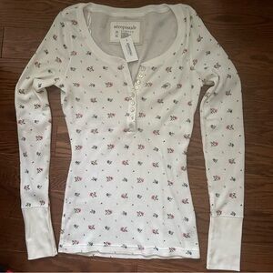 Aeropostale off white floral thermal long sleeve